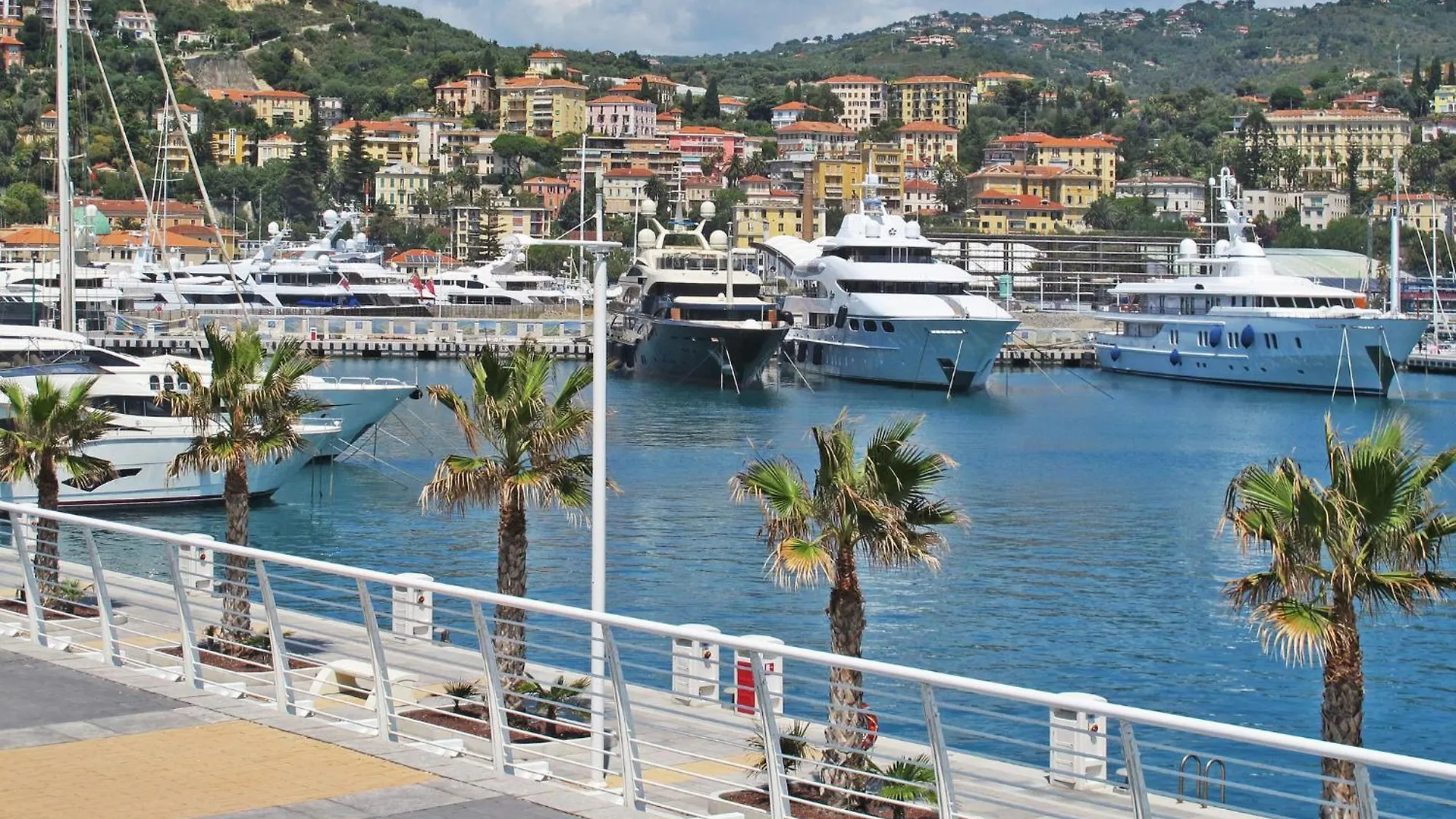 Apartment Casa Al Mare Con Bella Vista By Interhome Imperia