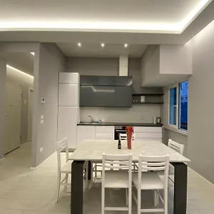 Casa Dante: Oneglia Centro-marina-spiagge Appartamento